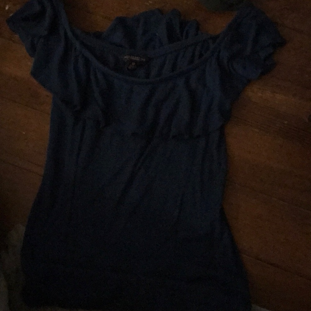 Form fitting navy blue off the shoulder top!!
